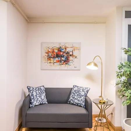 Daire Modern 2 Bedroom Duplex With Garden In Cihangir İstanbul