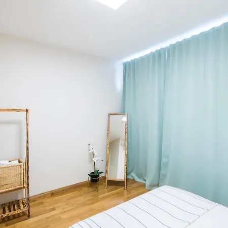 Daire Modern 2 Bedroom Duplex With Garden In Cihangir