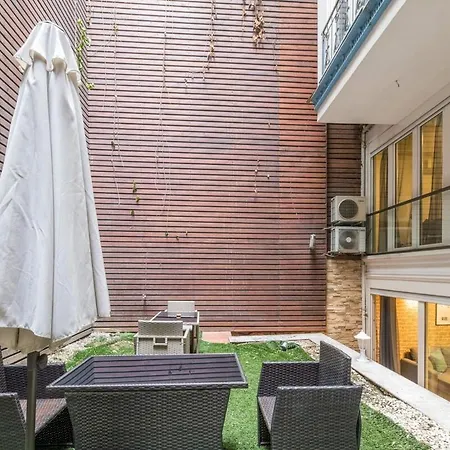 Modern 2 Bedroom Duplex With Garden In Cihangir Daire *