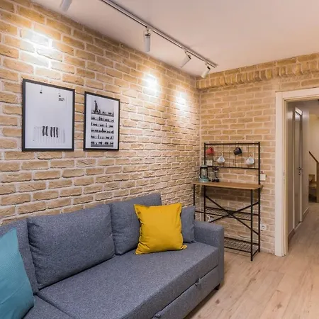 Modern 2 Bedroom Duplex With Garden In Cihangir *