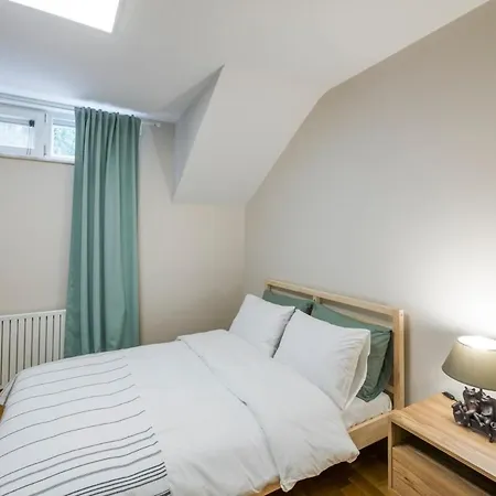 Modern 2 Bedroom Duplex With Garden In Cihangir * Stambuł